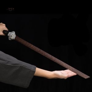 Katana traditionnel en bois, finition soignée