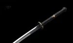 Katana artisanal avec finition soignée