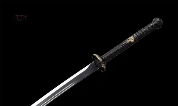 Katana artisanal avec finition soignée