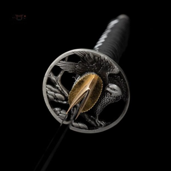Katana Japonais avec une lame noire distinctive
