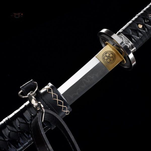 Élégant katana avec poignée ornée