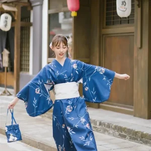 Vêtement japonais féminin, kimono bleu élégant