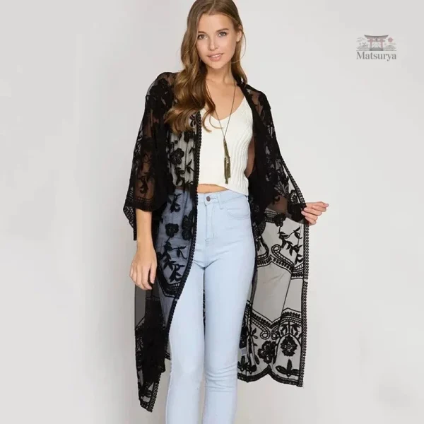 Kimono de plage léger avec dentelles élégantes
