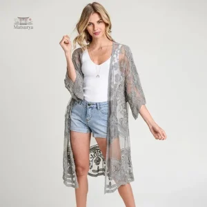 Kimono en dentelles parfait pour la plage