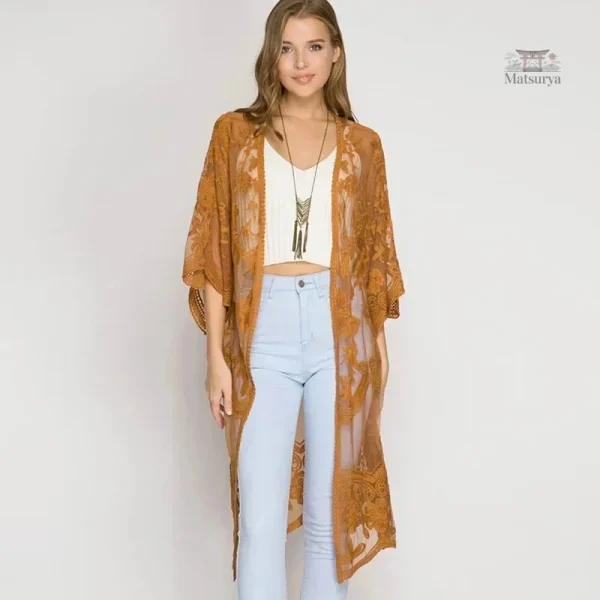 Kimono de plage avec dentelles délicates