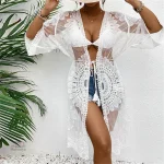Kimono de plage élégant, broderies raffinées
