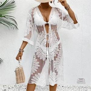 Kimono de plage léger avec broderies délicates