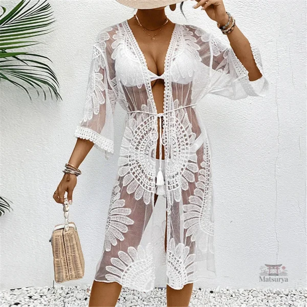 Kimono de plage léger avec broderies délicates