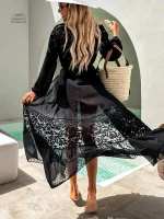 Kimono noir idéal pour vos journées à la plage