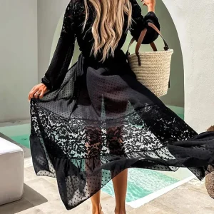 Kimono noir idéal pour vos journées à la plage
