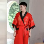 Kimono en soie, design élégant pour homme