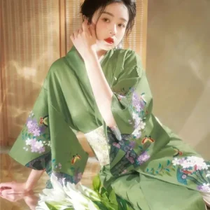 Kimono japonais vert pour femme, style élégant et traditionnel