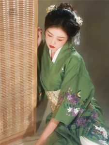 Vêtement japonais féminin en vert, design moderne et raffiné