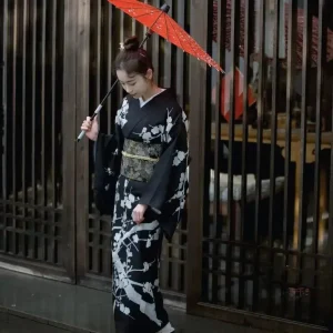 Kimono Japonais avec motifs floraux pour femme