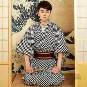Vêtement traditionnel homme en motif damier