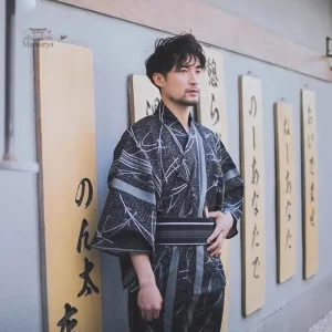Kimono noir avec motifs pour homme, style traditionnel