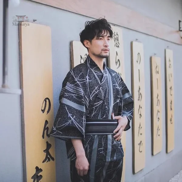 Kimono noir avec motifs pour homme, style traditionnel