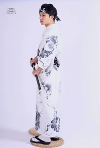 Kimono homme à motifs floraux, idéal pour toutes occasions