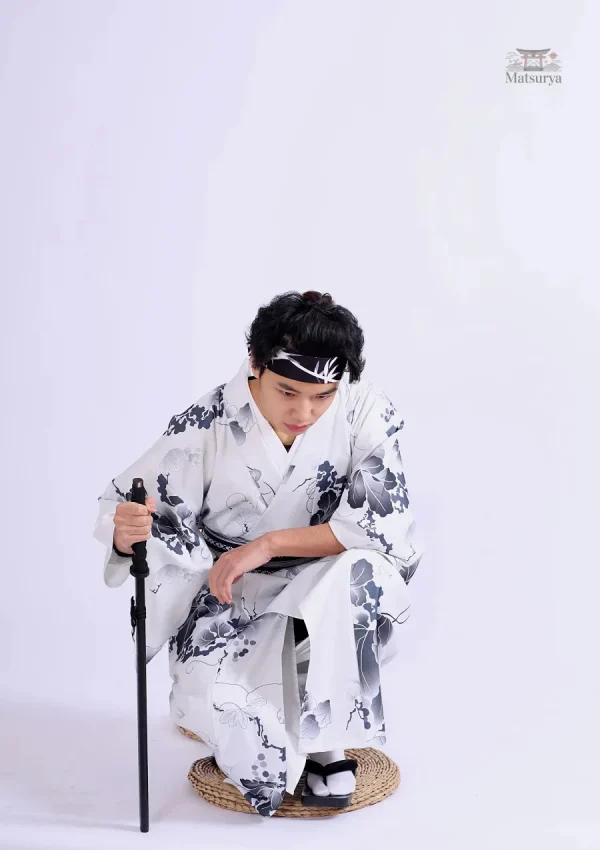 Vêtement traditionnel homme, kimono floral chic et léger