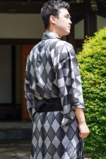 Kimono homme avec motifs graphiques élégants