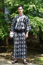 Vêtement japonais homme : kimono graphique chic