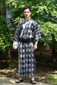 Vêtement japonais homme : kimono graphique chic