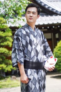 Kimono masculin aux designs graphiques uniques
