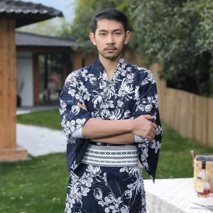 Kimono homme traditionnel Higanbana, design élégant et intemporel