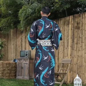 Variété de kimono pour homme avec motif hirondelle élégant