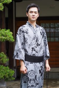 Kimono traditionnel pour homme avec design naturel