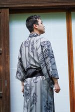 Vêtement masculin, kimono simple pour un look décontracté