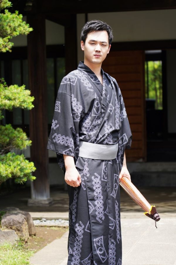 kimono-homme-sombre-a-motifs-1 Kimono homme sombre à motifs, style traditionnel