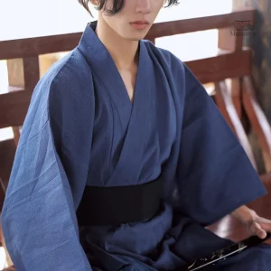 Vêtement masculin : Kimono uni pour un style décontracté
