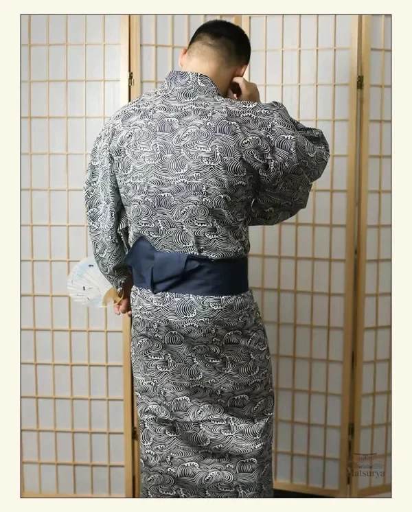 Vêtements traditionnels hommes : kimono vagues