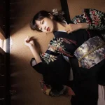 Design unique d'un kimono japonais traditionnel pour femme