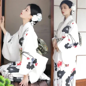 Vêtement Japonais Femme avec Motifs Fleurs Blancs