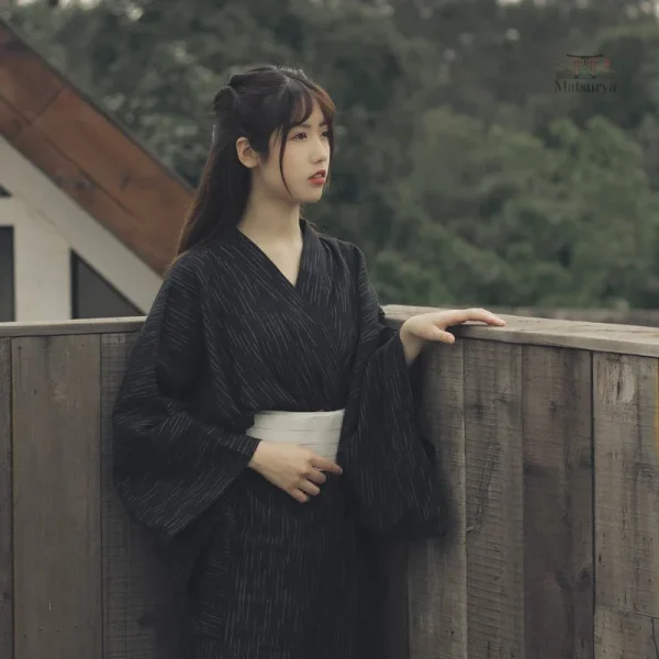 kimono-japonais-femme-noir-1 Kimono Japonais Femme Noir élégant et raffiné