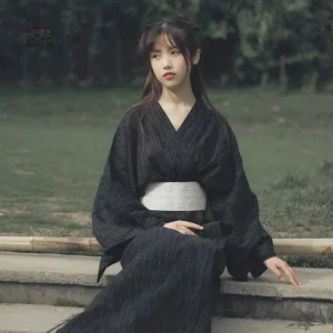 Kimono Femme en noir, style japonais traditionnel