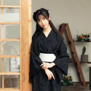 Vêtement japonais noir pour femme, kimono chic et léger