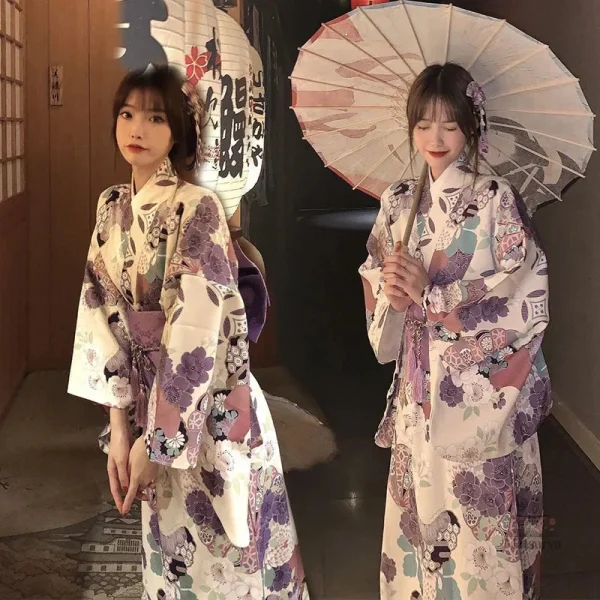 Kimono Japonais Femme Violet élégant et stylé