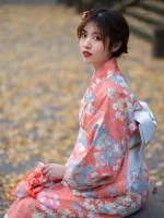 Kimono fleuri pour occasions spéciales