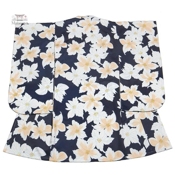 Vêtement traditionnel japonais à motifs floraux