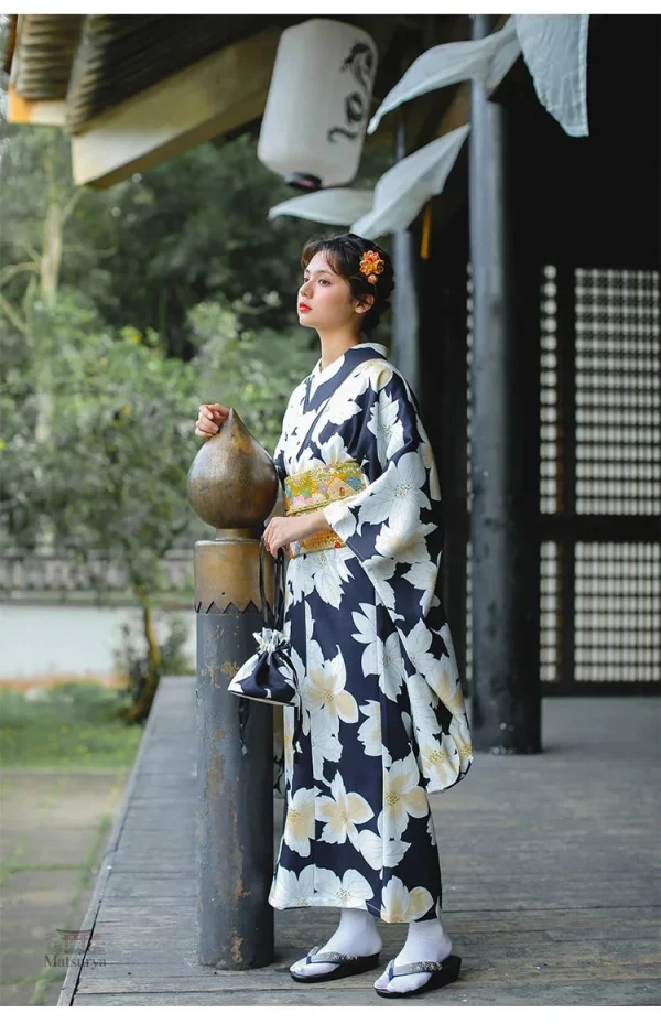 Mode japonaise : kimono floral élégant