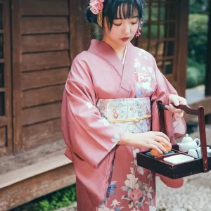 Kimono féminin élégant en teinte rose