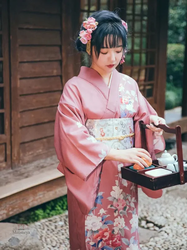 Kimono féminin élégant en teinte rose