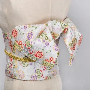 Vêtement traditionnel japonais rose pour femme