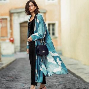 Vêtement japonais femme au design élégant