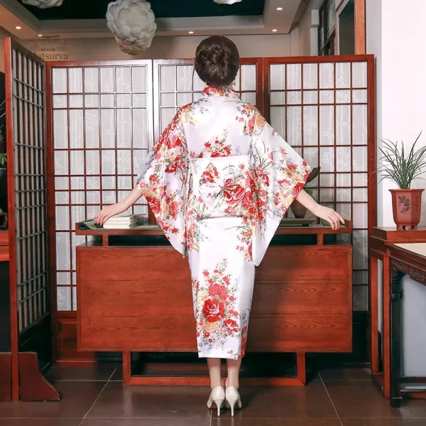 Vêtement traditionnel japonais pour femme
