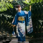 Kimono japonais femme avec motifs traditionnels