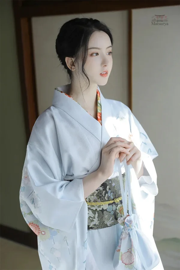 kimono-traditionnel-blanc-elegant-1 Kimono blanc élégant traditionnel pour femme